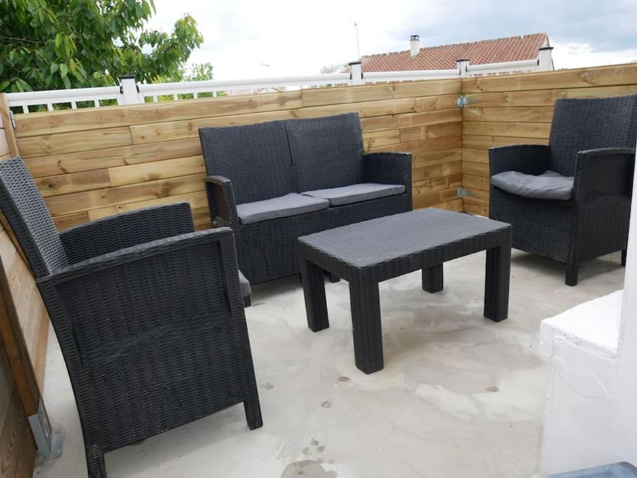 Logement Lumineux Avec Terrasse La Roche-sur-Yon Εξωτερικό φωτογραφία